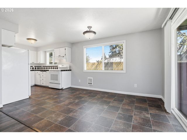 1510 N DEBORAH Rd, Newberg, OR 97132