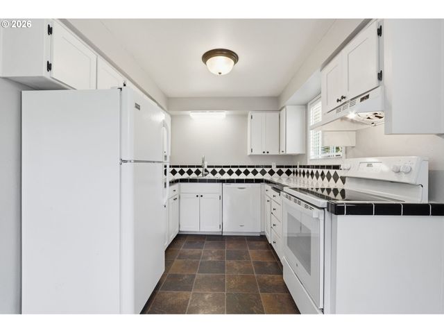 1510 N DEBORAH Rd, Newberg, OR 97132