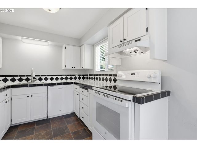 1510 N DEBORAH Rd, Newberg, OR 97132