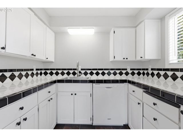 1510 N DEBORAH Rd, Newberg, OR 97132