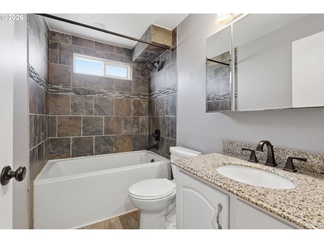 1510 N DEBORAH Rd, Newberg, OR 97132
