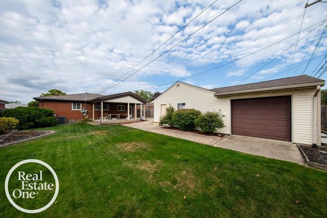 11234 Irvington Street, Warren, MI 48093