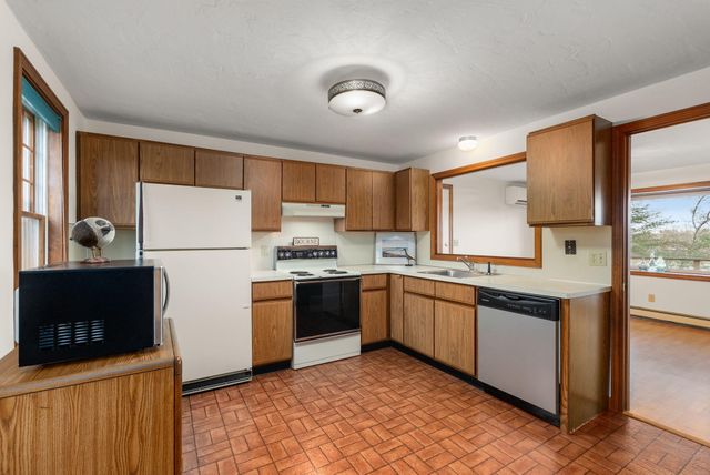 14 Quamhassett Road, Buzzards Bay, MA 02532