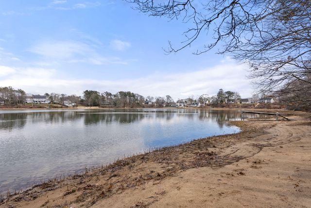 14 Quamhassett Road, Buzzards Bay, MA 02532