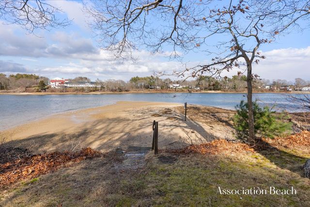 14 Quamhassett Road, Buzzards Bay, MA 02532