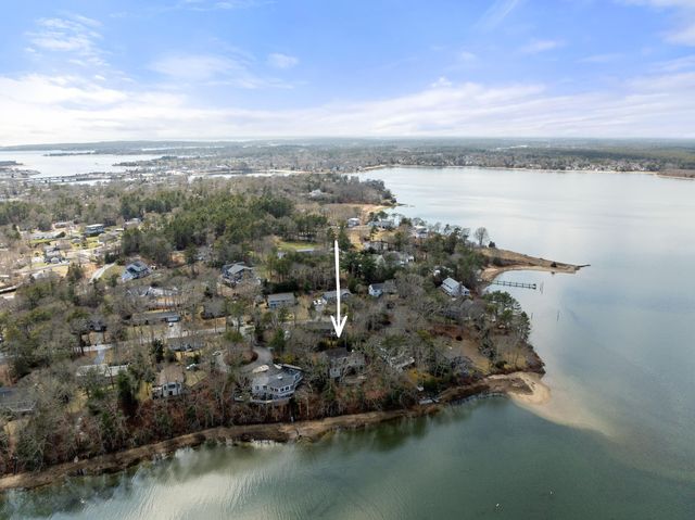 14 Quamhassett Road, Buzzards Bay, MA 02532