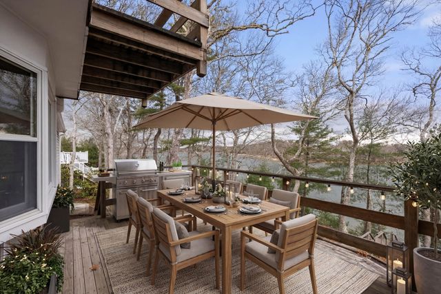 14 Quamhassett Road, Buzzards Bay, MA 02532