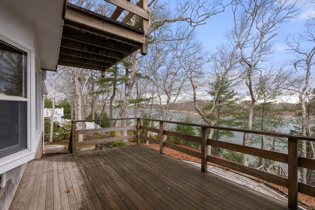 14 Quamhassett Road, Buzzards Bay, MA 02532