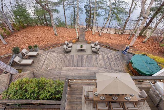 14 Quamhassett Road, Buzzards Bay, MA 02532