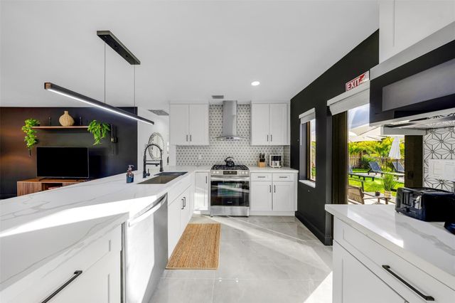 2925 NE 1st Avenue, Wilton Manors, FL 33334