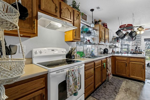 883 Curlew Lane, Greenwood, IN 46143