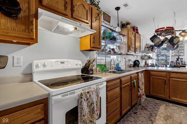 883 Curlew Lane, Greenwood, IN 46143