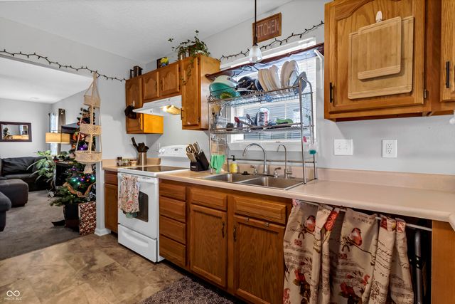 883 Curlew Lane, Greenwood, IN 46143