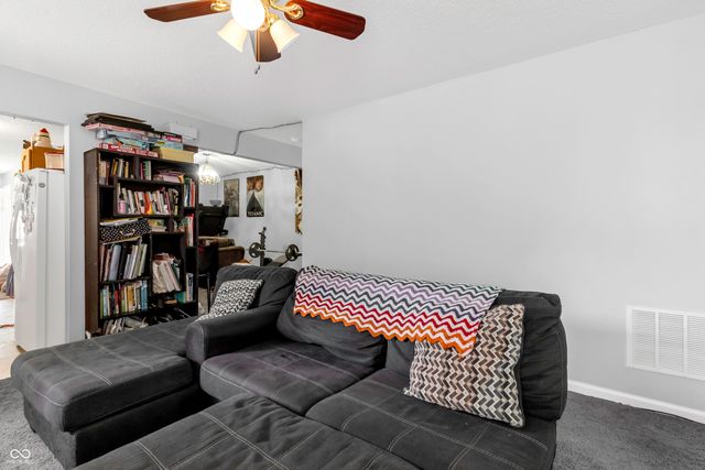 883 Curlew Lane, Greenwood, IN 46143