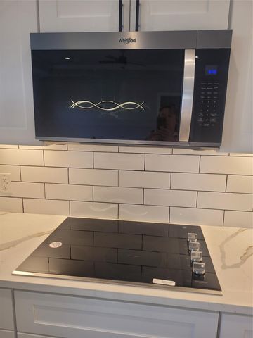 185 Nuuanu LN, Bastrop, TX 78602