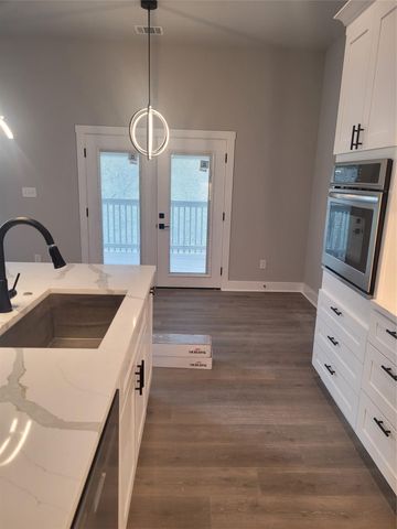 185 Nuuanu LN, Bastrop, TX 78602