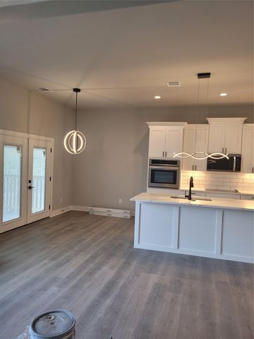 185 Nuuanu LN, Bastrop, TX 78602