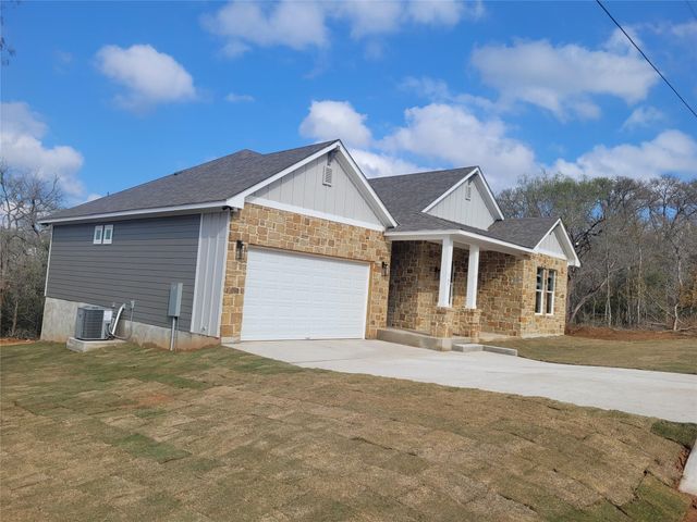 185 Nuuanu LN, Bastrop, TX 78602