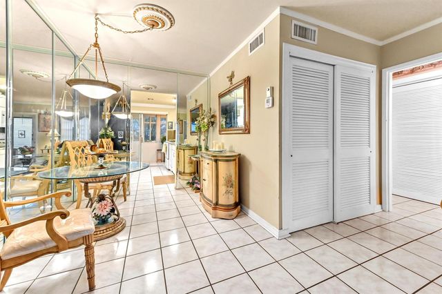 6 Abbey Lane 104, Delray Beach, FL 33446