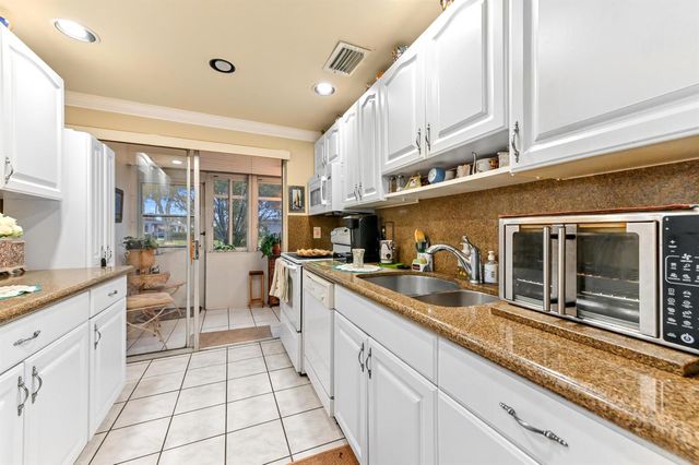 6 Abbey Lane 104, Delray Beach, FL 33446