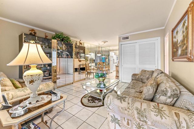 6 Abbey Lane 104, Delray Beach, FL 33446