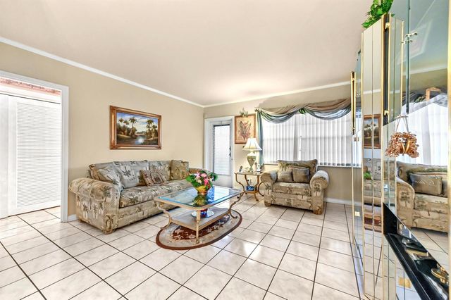 6 Abbey Lane 104, Delray Beach, FL 33446