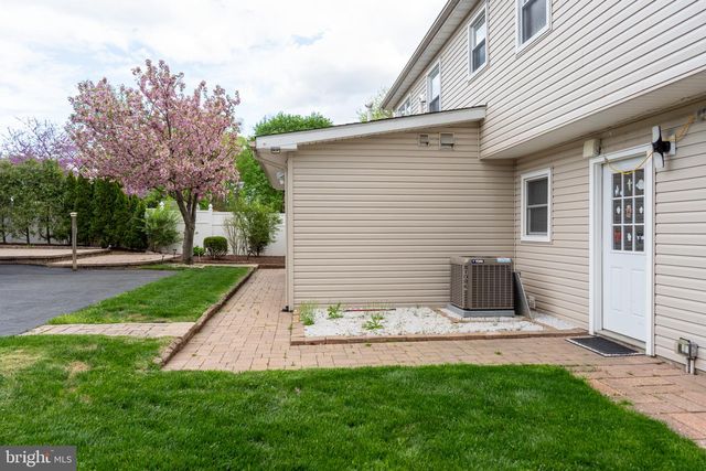 14 HOPATCONG DR, Lawrence Twp, NJ 08648