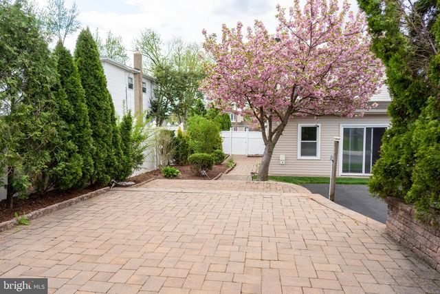 14 HOPATCONG DR, Lawrence Twp, NJ 08648