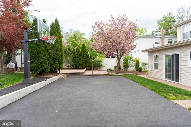 14 HOPATCONG DR, Lawrence Twp, NJ 08648