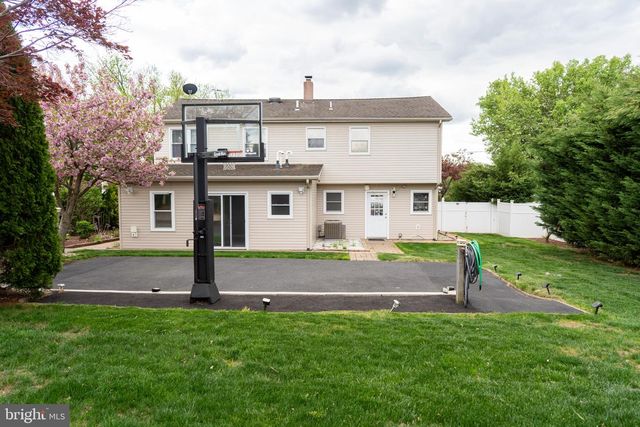 14 HOPATCONG DR, Lawrence Twp, NJ 08648