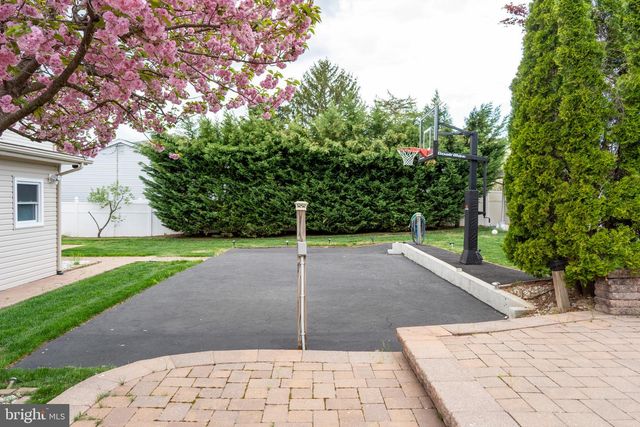 14 HOPATCONG DR, Lawrence Twp, NJ 08648