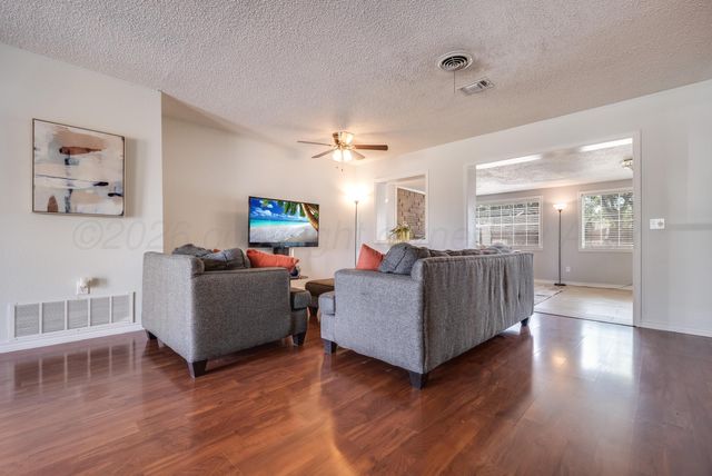 1204 NE 4TH Street, Dumas, TX 79029