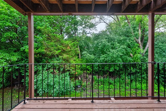 824 W College Boulevard 201, Addison, IL 60101