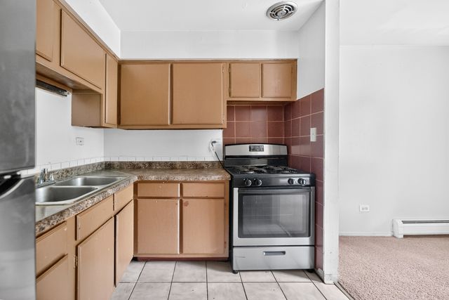 824 W College Boulevard 201, Addison, IL 60101