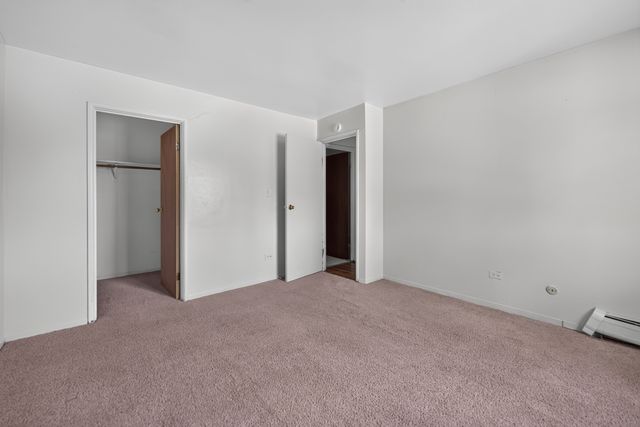 824 W College Boulevard 201, Addison, IL 60101