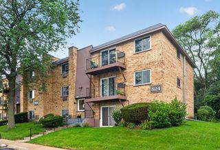 824 W College Boulevard 201, Addison, IL 60101