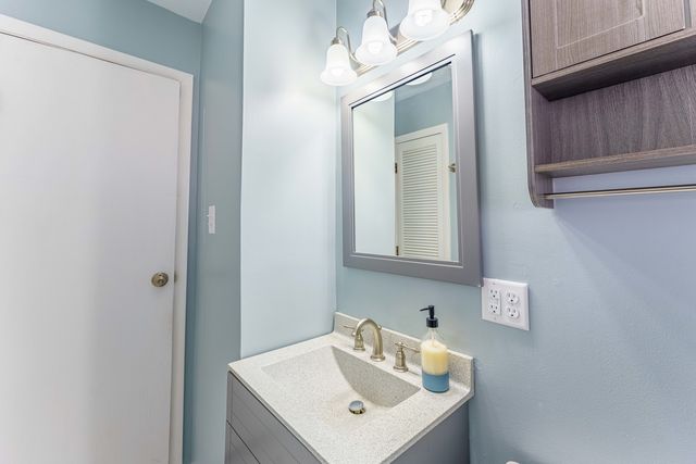 5852 W 81st Place, Burbank, IL 60459