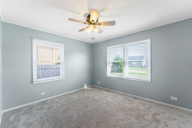 5852 W 81st Place, Burbank, IL 60459