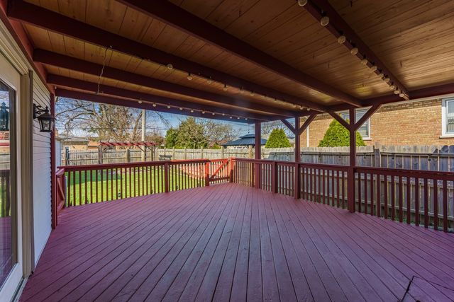 5852 W 81st Place, Burbank, IL 60459