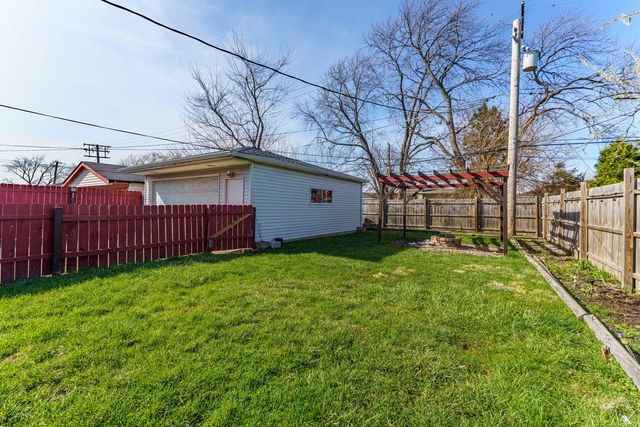 5852 W 81st Place, Burbank, IL 60459