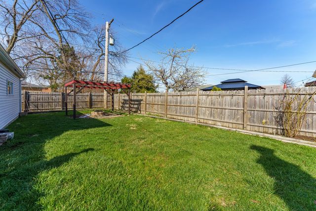 5852 W 81st Place, Burbank, IL 60459