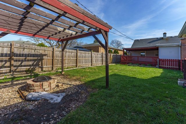 5852 W 81st Place, Burbank, IL 60459