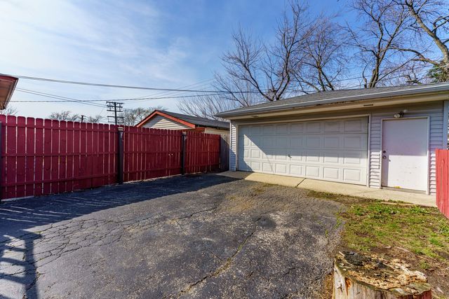 5852 W 81st Place, Burbank, IL 60459