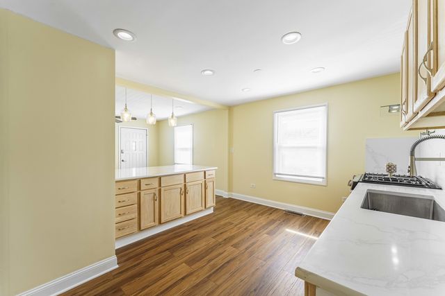 5852 W 81st Place, Burbank, IL 60459