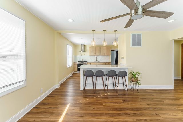 5852 W 81st Place, Burbank, IL 60459