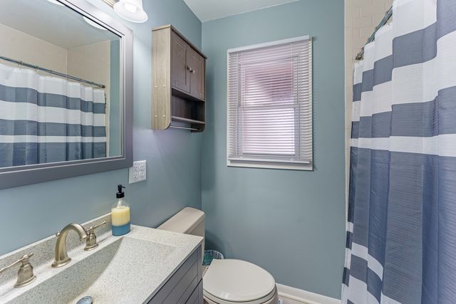 5852 W 81st Place, Burbank, IL 60459