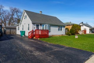 5852 W 81st Place, Burbank, IL 60459