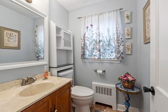 33 Eastford Rd, Auburn, MA 01501