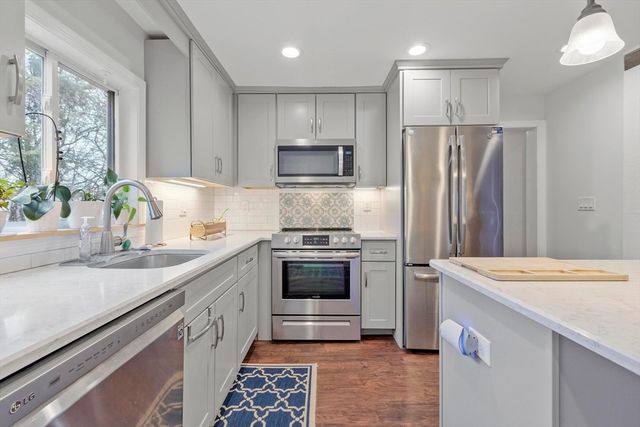 33 Eastford Rd, Auburn, MA 01501