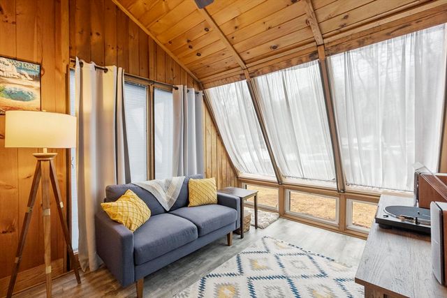 33 Eastford Rd, Auburn, MA 01501